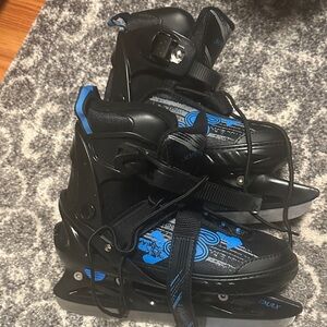 Softmax adjustable ice skates - size M (youth 3-6)